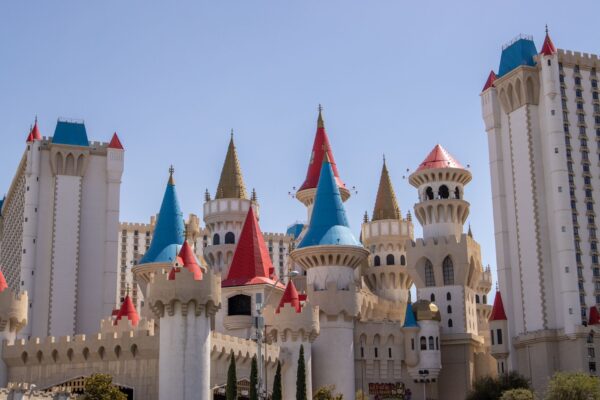 Themed Super Hotels: The Best Proven Accommodations in Can Gio
